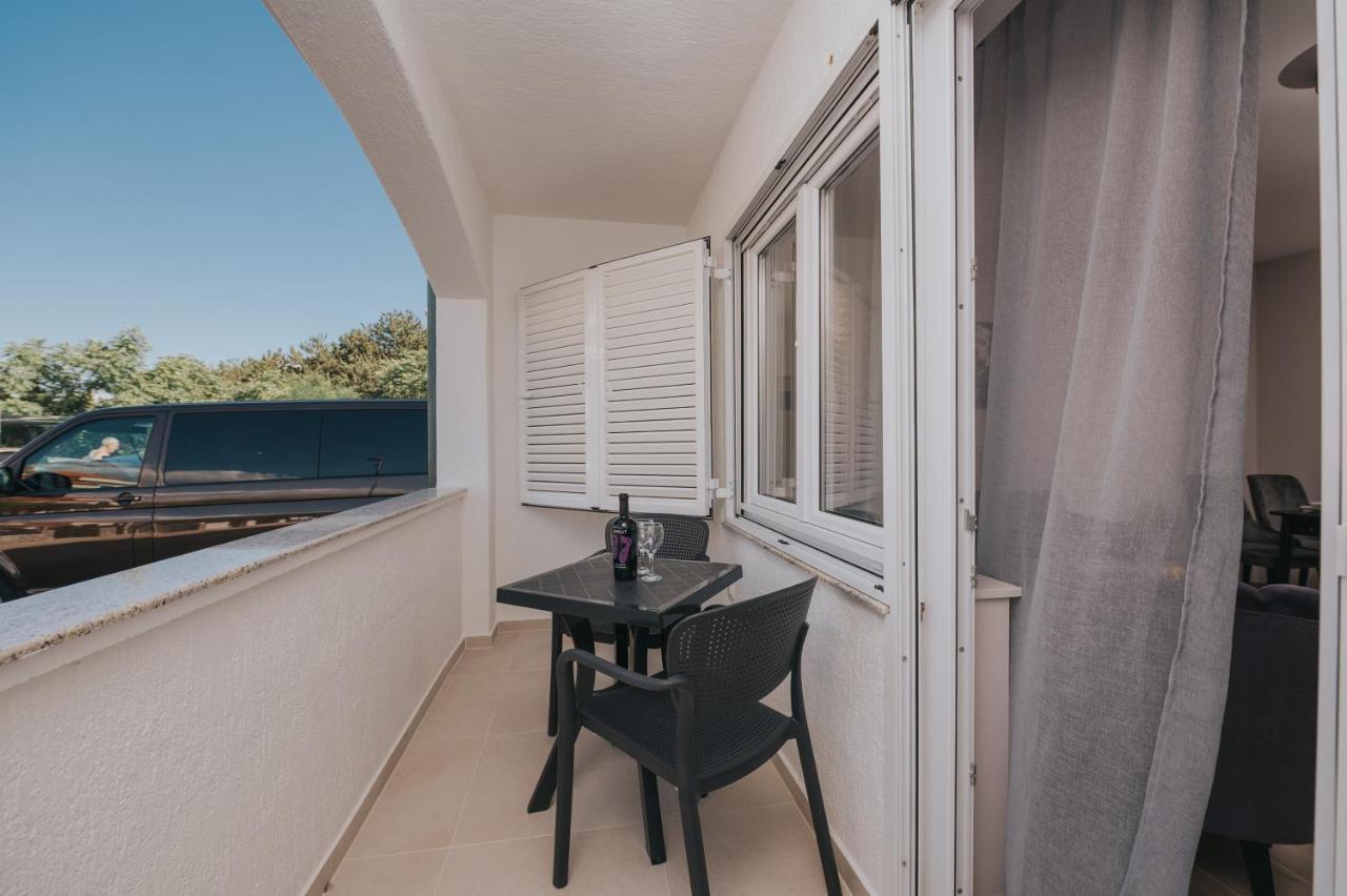 Apartments Virgine Maria I Baska  Exterior photo